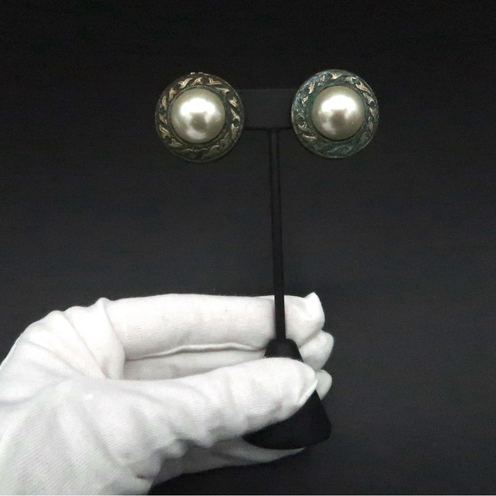 Vintage Pearl Clip On Earrings